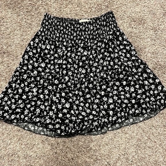PacSun Dresses & Skirts - BLACK AND WHITE FLOWY SKIRT